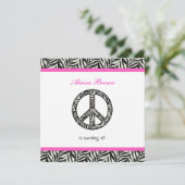 Zebra Print Peace Sign Geburtstagsparty Einladung (Stehend Vorderseite)