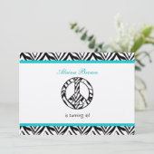 Zebra Print Peace Sign Geburtstagsparty Einladung (Stehend Vorderseite)