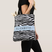 Zebra Print, Streifen, Schwarz und Weiß, Ihr Name Tasche (Von Nahem)