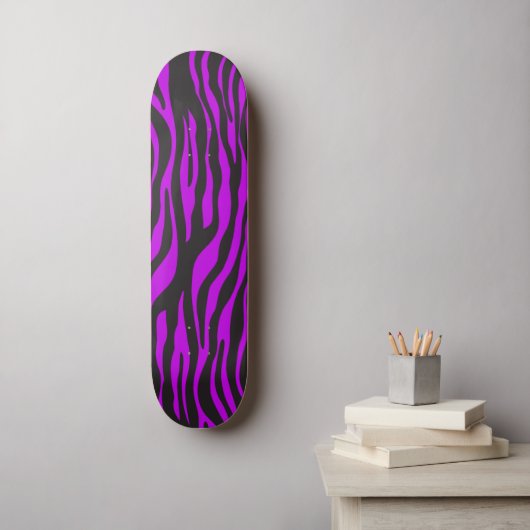 Zebra Print, Zebrastreifen, Lila Zebra, Dschungel Skateboard (Wandkunst)