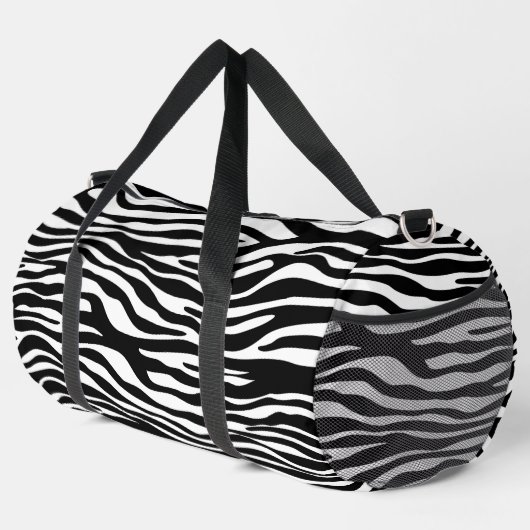 Zebra Print, Zebrastreifen, schwarz und weiß Duffle Bag (Rechte Ecke)