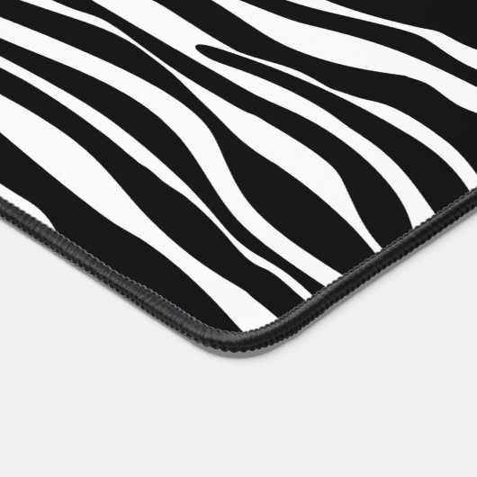 Zebra Print, Zebrastreifen, schwarz und weiß Schreibtischunterlage (Ecke)