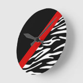Zebra-Streifen mit roter diagonaler GrenzWanduhr Runde Wanduhr (Winkel)
