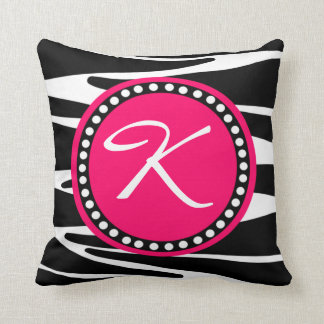 Zebra-Streifen-und Pink-Kreis-Initialen-Monogramm Kissen