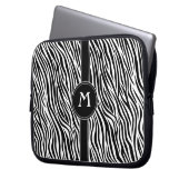 Zebra-Streifenmuster mit Monogramm Laptopschutzhülle (Vorderseite Links)