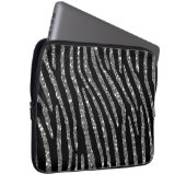 Zebra Stripes Eleganz auf schwarzem Dekor Laptopschutzhülle (Vorne Rechts)
