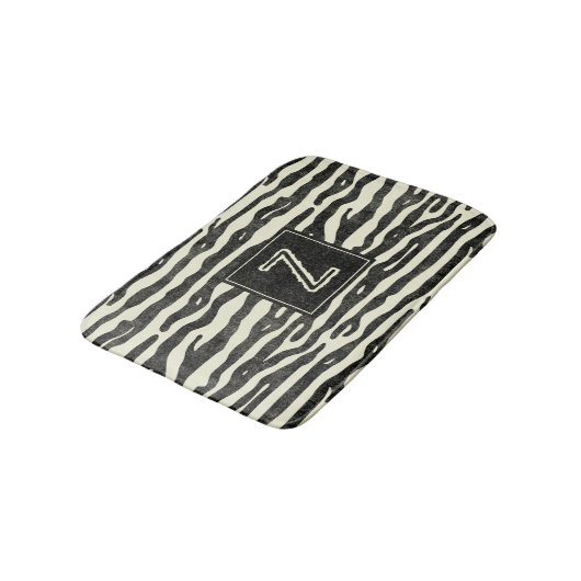 Zebra Striping Animal Print Muster Mit Monogramm Badematte (Schrägansicht)