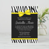Zebra Yellow Printed Bow Bat Mitzvah Einladungen (Stehend Vorderseite)