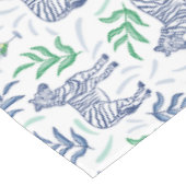 Zebras und Martinis White Tischdecke (Schrägansicht)