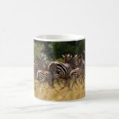 Zebras unterwegs: Eine Reise durch Tausende von Me Kaffeetasse (Mittel)