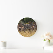 Zebras unterwegs: Eine Reise durch Tausende von Me Runde Wanduhr (Zuhause)