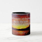 Zechariah 4:6 KEINE Personalisierte Schrift Zweifarbige Tasse (Mittel)