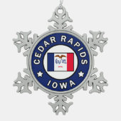 Zederrasen Iowa Schneeflocken Zinn-Ornament (Vorderseite)
