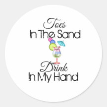 Zehen im Sand, trinken in meiner Hand
