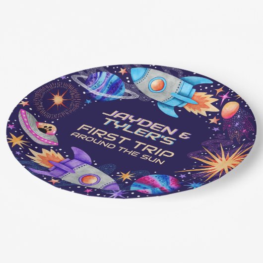 Zehn erste Reise um die Sonnenstrahlen im Weltraum Pappteller (Schrägansicht)