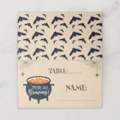 Zehn sind Braudusche Halloween Cauldron Tisch Platzkarte (Außenseite Aufgefaltet)