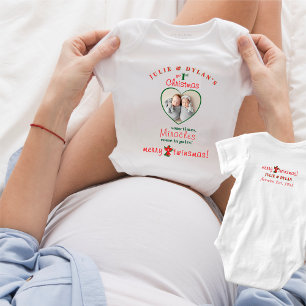 Zehn Wunder kommen in Pairs Baby 1. Weihnachten Strampler
