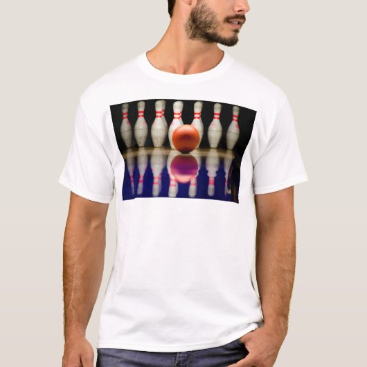 Zehnpins Bowling Strike. T-Shirt (Vorderseite)