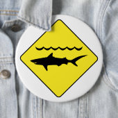 Zeichenknopf "der warnenden Haifische" des Gelbs Button (Beispiel)