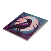 Zeichn eines Raben auf graublauem Hintergrund Fliese (Seite)