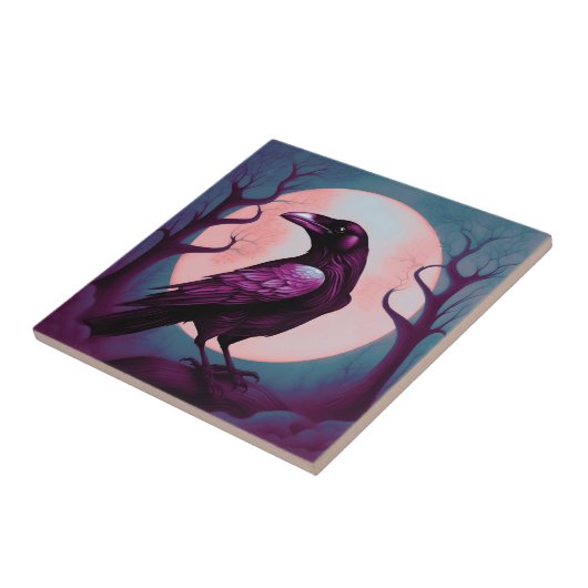 Zeichn eines Raben auf graublauem Hintergrund Fliese (Seite)