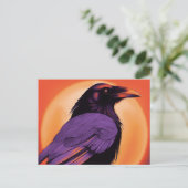 Zeichn eines Raben auf neonorangefarbenem Hintergr Postkarte (Stehend Vorderseite)
