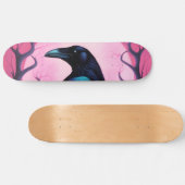 Zeichn eines Raben auf neonrosa Hintergrund Skateboard (Horizontal)