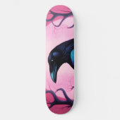 Zeichn eines Raben auf neonrosa Hintergrund Skateboard (Vorderseite)