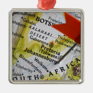 Zeichnen Sie das Button auf, das an in Ornament Aus Metall