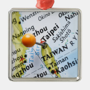 Zeichnen Sie das Button auf, das in Taipeh, Taiwan Silbernes Ornament