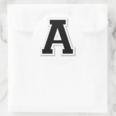 Zeichnen Sie den Anfangsbuchstaben A in schwarzen Runder Aufkleber (Tasche)