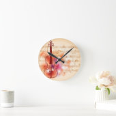 Zeichnend auf dem Aquarellhintergrund der Geige Runde Wanduhr (Zuhause)