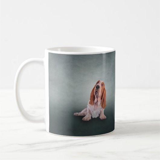 Zeichnend lustiger Basset-Hund Kaffeetasse (Links)