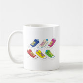 Zeichnende Turnschuhe, bunte laufende Schuhe Kaffeetasse (Links)