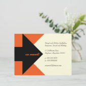 Zeigen der Pfeil-beweglichen Mitteilung und der Einladung (Stehend Vorderseite)