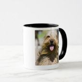 Zeigen der Zunge, langes Haar, Porträt Tasse (VorderseiteRechts)