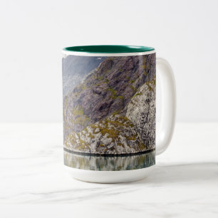 Zeigen seiner Streifen Zweifarbige Tasse