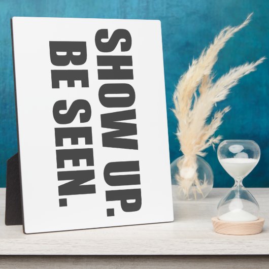 Zeigen Sie auf. Seien Sie gesehen. Fotoplatte (Seite)