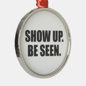 Zeigen Sie auf. Seien Sie gesehen. Silbernes Ornament (Rechts)