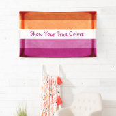 Zeigen Sie Ihre wahren Farben, lesbische Flaggenfa Banner (Insitu)
