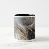 Zeigerhundebeißender Tennisball, Nahaufnahme Zweifarbige Tasse (Mittel)