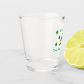 Zeit bis Paddy: Heute ist jeder irisch auf einem Schnapsglas (Links)