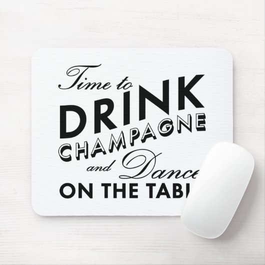 Zeit, Champagner mit weißer Maus zu trinken Mousepad (Mit Mouse)