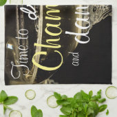 Zeit, Champagner und Tanz auf der Tabelle zu Geschirrtuch (Gefaltet)