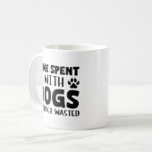 Zeit, die mit Hunden verbracht wird, wird nie vers Kaffeetasse (Vorderseite Links)