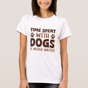 Zeit, die mit Hunden verbracht wird, wird nie vers T-Shirt