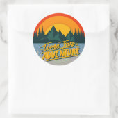 Zeit für Abenteuer Runder Aufkleber (Tasche)