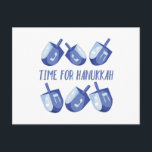 Zeit für Chanukka Feiertagspostkarte<br><div class="desc">Der Entwurf ist schön und hell und füllt Sie zum Rand mit Feiertagsgeist und ist auf Geschenken,  Tabellenläufer,  Küchenwäschen,  Wohngestaltung und auf allen Sachen Chanukka perfekt!</div>