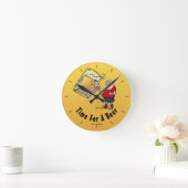 Zeit für einen Bierfreund-Cartoon Runde Wanduhr (Zuhause)