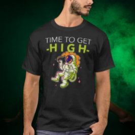 Zeit hoch zu kommen: Astronaut im All T-Shirt